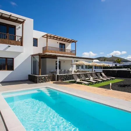 Villa Palmera By Villalize Tinajo